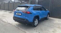 Toyota RAV4 2021 года за 13 800 000 тг. в Атырау – фото 3