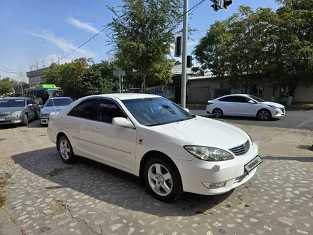 Toyota Camry 2005 года за 6 300 000 тг. в Шымкент – фото 2