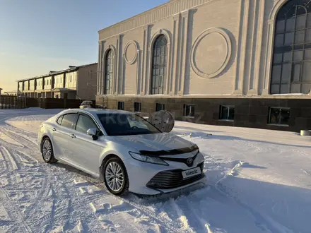 Toyota Camry 2019 года за 14 900 000 тг. в Караганда – фото 2