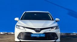 Toyota Camry 2019 года за 12 350 000 тг. в Алматы – фото 2