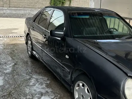 Mercedes-Benz E 230 1996 года за 1 250 000 тг. в Алматы – фото 4