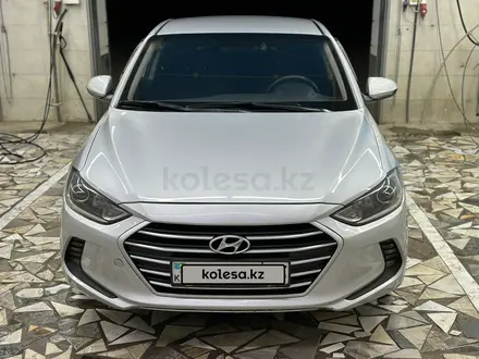 Hyundai Elantra 2018 года за 7 800 000 тг. в Шымкент – фото 2