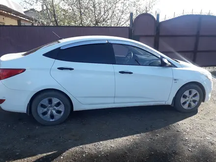 Hyundai Accent 2015 года за 5 500 000 тг. в Аксуат – фото 2