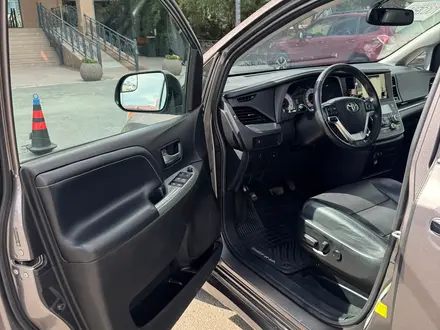 Toyota Sienna 2015 года за 10 500 000 тг. в Атырау – фото 10