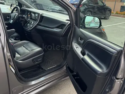 Toyota Sienna 2015 года за 10 500 000 тг. в Атырау – фото 15