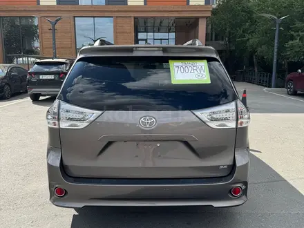 Toyota Sienna 2015 года за 10 500 000 тг. в Атырау – фото 2