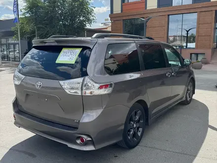 Toyota Sienna 2015 года за 10 500 000 тг. в Атырау – фото 3