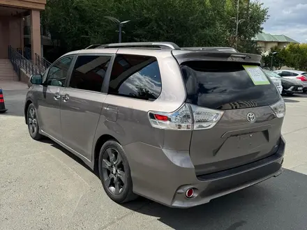 Toyota Sienna 2015 года за 10 500 000 тг. в Атырау – фото 4