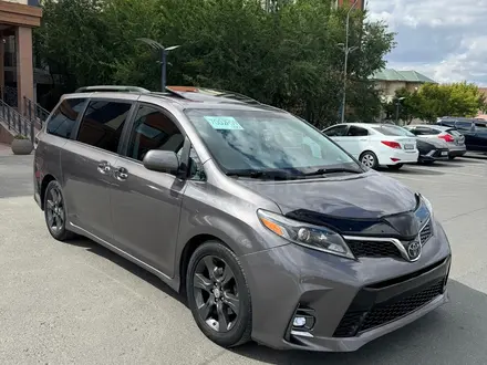 Toyota Sienna 2015 года за 10 500 000 тг. в Атырау – фото 5