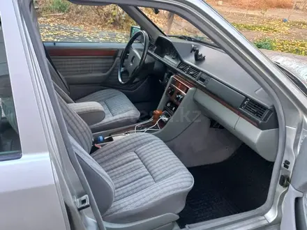 Mercedes-Benz E 230 1991 года за 2 499 000 тг. в Жанакорган – фото 10