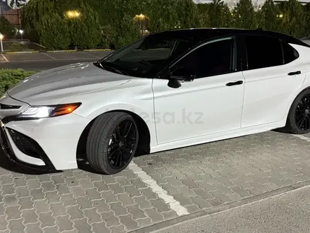 Toyota Camry 2022 года за 18 200 000 тг. в Актау – фото 4