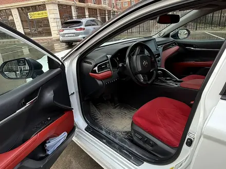Toyota Camry 2022 года за 18 200 000 тг. в Актау – фото 22