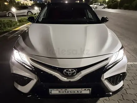 Toyota Camry 2022 года за 18 200 000 тг. в Актау – фото 2