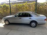 Mercedes-Benz E 200 1997 года за 2 100 000 тг. в Тараз – фото 2