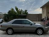 Toyota Camry 1998 годаfor3 250 000 тг. в Жанаозен