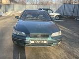 Toyota Camry 1998 года за 2 870 000 тг. в Алматы – фото 2