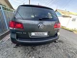 Volkswagen Touareg 2006 года за 3 800 000 тг. в Талдыкорган – фото 3