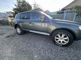 Volkswagen Touareg 2006 года за 3 800 000 тг. в Талдыкорган – фото 2