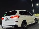 BMW X5 2022 года за 34 950 000 тг. в Алматы – фото 2