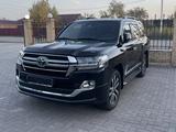 Toyota Land Cruiser 2018 годаfor42 300 000 тг. в Астана