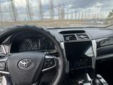 Toyota Camry 2015 года за 9 300 000 тг. в Астана – фото 2