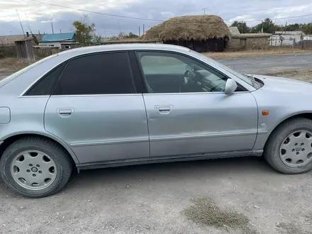 Audi A4 1997 года за 1 500 000 тг. в Калбатау – фото 4