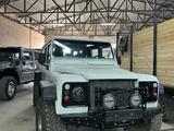 Land Rover Defender 2000 года за 12 000 000 тг. в Шымкент