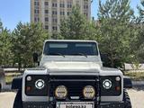 Land Rover Defender 2000 года за 12 000 000 тг. в Астана