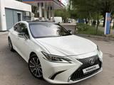 Lexus ES 250 2019 года за 19 600 000 тг. в Алматы – фото 4