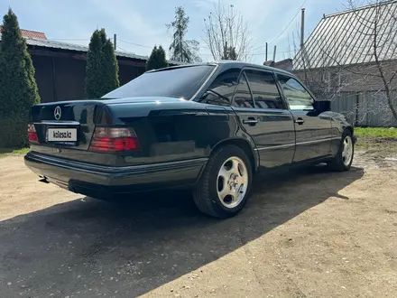 Mercedes-Benz E 220 1995 года за 4 500 000 тг. в Алматы – фото 4