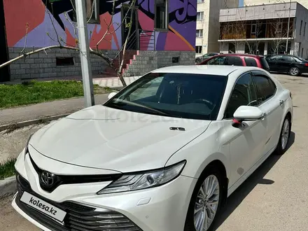 Toyota Camry 2019 года за 13 500 000 тг. в Алматы – фото 3