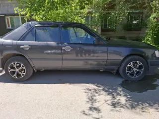 Mercedes-Benz E 230