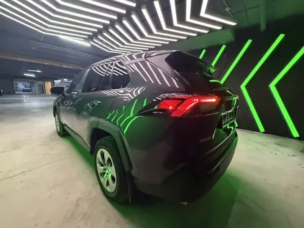 Toyota RAV4 2020 года за 11 800 000 тг. в Астана – фото 4