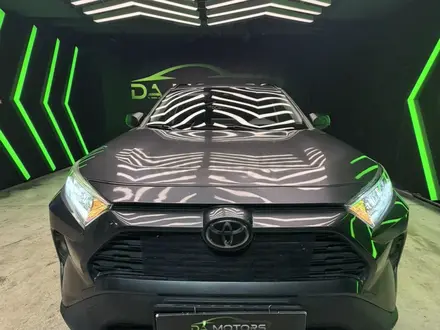 Toyota RAV4 2020 года за 11 800 000 тг. в Астана