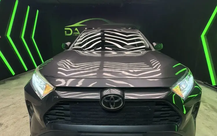 Toyota RAV4 2020 года за 11 800 000 тг. в Астана