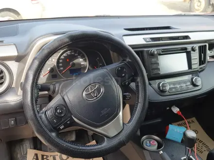 Toyota RAV4 2015 года за 12 000 000 тг. в Атырау – фото 6