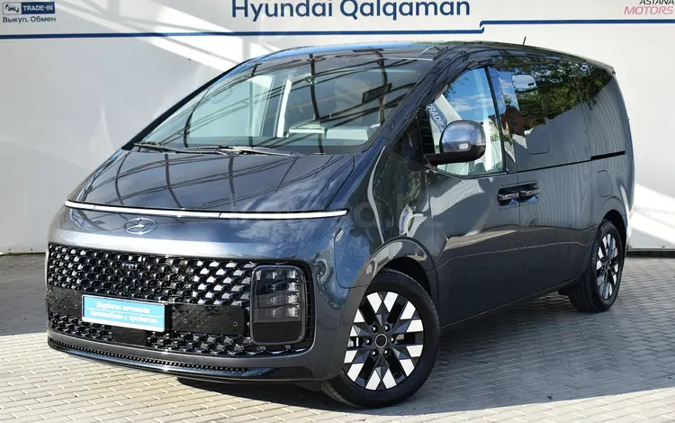 Hyundai Staria Luxe 2023 года за 18 500 000 тг. в Алматы