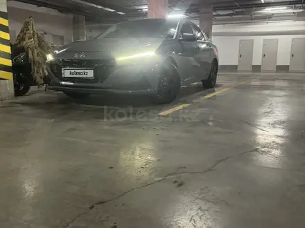 Hyundai Elantra 2022 года за 11 000 000 тг. в Алматы – фото 2