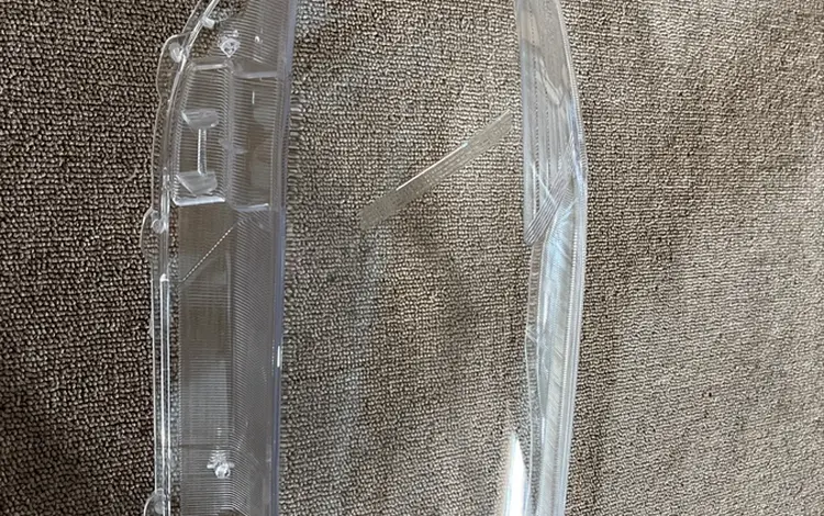 Стекло на фару Тойота Хайландр 2012 за 14 000 тг. в Алматы