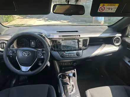 Toyota RAV4 2018 года за 9 800 000 тг. в Алматы – фото 14