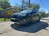 Toyota RAV4 2018 года за 9 800 000 тг. в Алматы