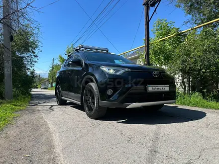Toyota RAV4 2018 года за 9 800 000 тг. в Алматы – фото 4