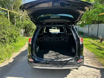Toyota RAV4 2018 года за 9 800 000 тг. в Алматы – фото 5