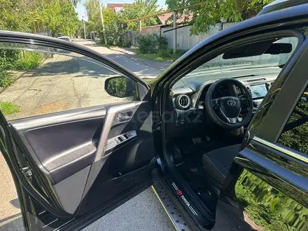 Toyota RAV4 2018 года за 9 800 000 тг. в Алматы – фото 7