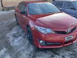 Toyota Camry 2014 года за 5 600 000 тг. в Уральск – фото 2