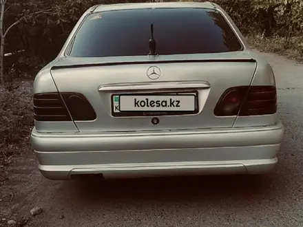 Mercedes-Benz E 230 1997 года за 1 900 000 тг. в Алматы – фото 28