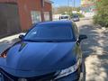 Toyota Camry 2018 года за 9 950 000 тг. в Актобе – фото 3