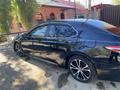 Toyota Camry 2018 года за 9 950 000 тг. в Актобе – фото 6