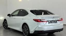 Toyota Camry Luxe 2024 года за 20 900 000 тг. в Астана – фото 2