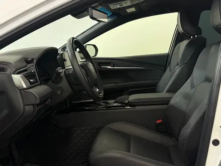 Toyota Camry Luxe 2024 года за 20 900 000 тг. в Астана – фото 12